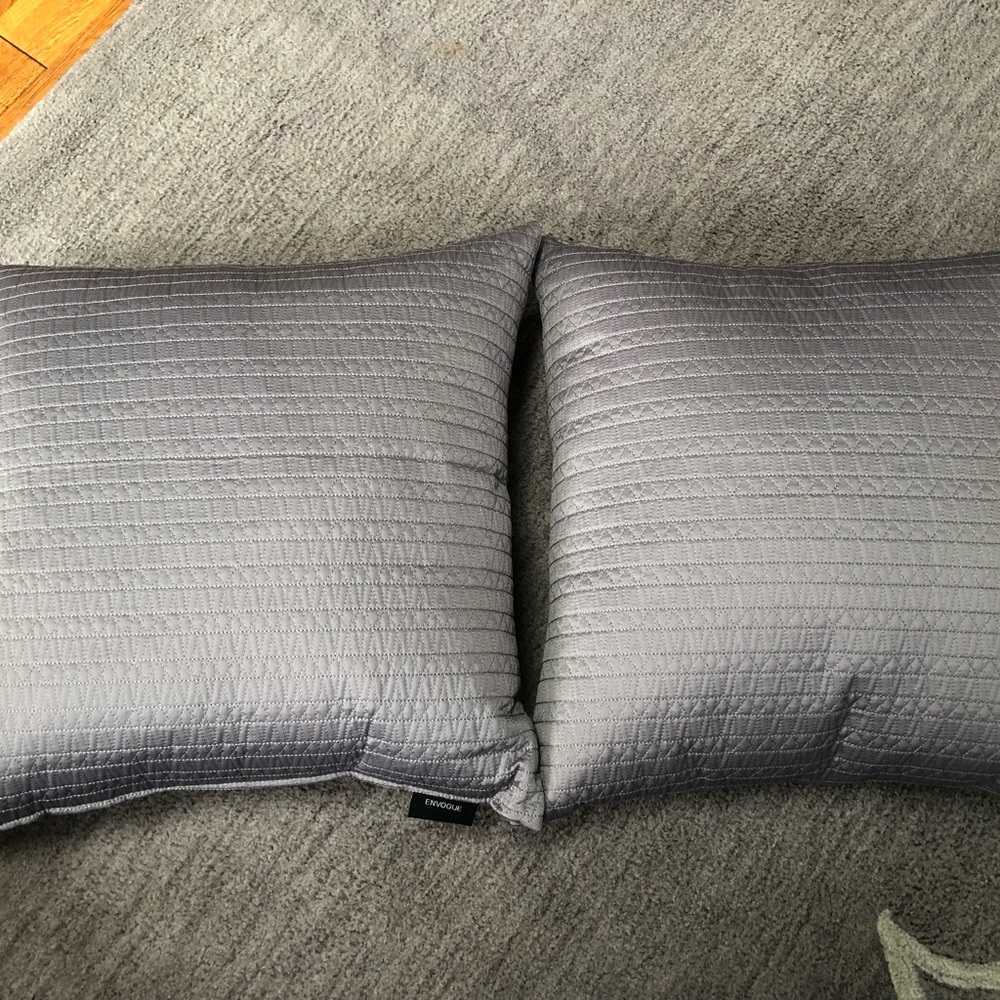 Set of 2 pillows